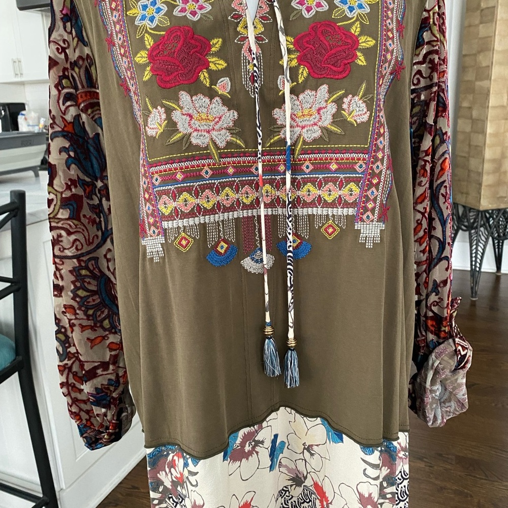 John Mark, Dillard’s version of Johnny Was, size L NWOT, never worn tunic. - Picture 6 of 8
